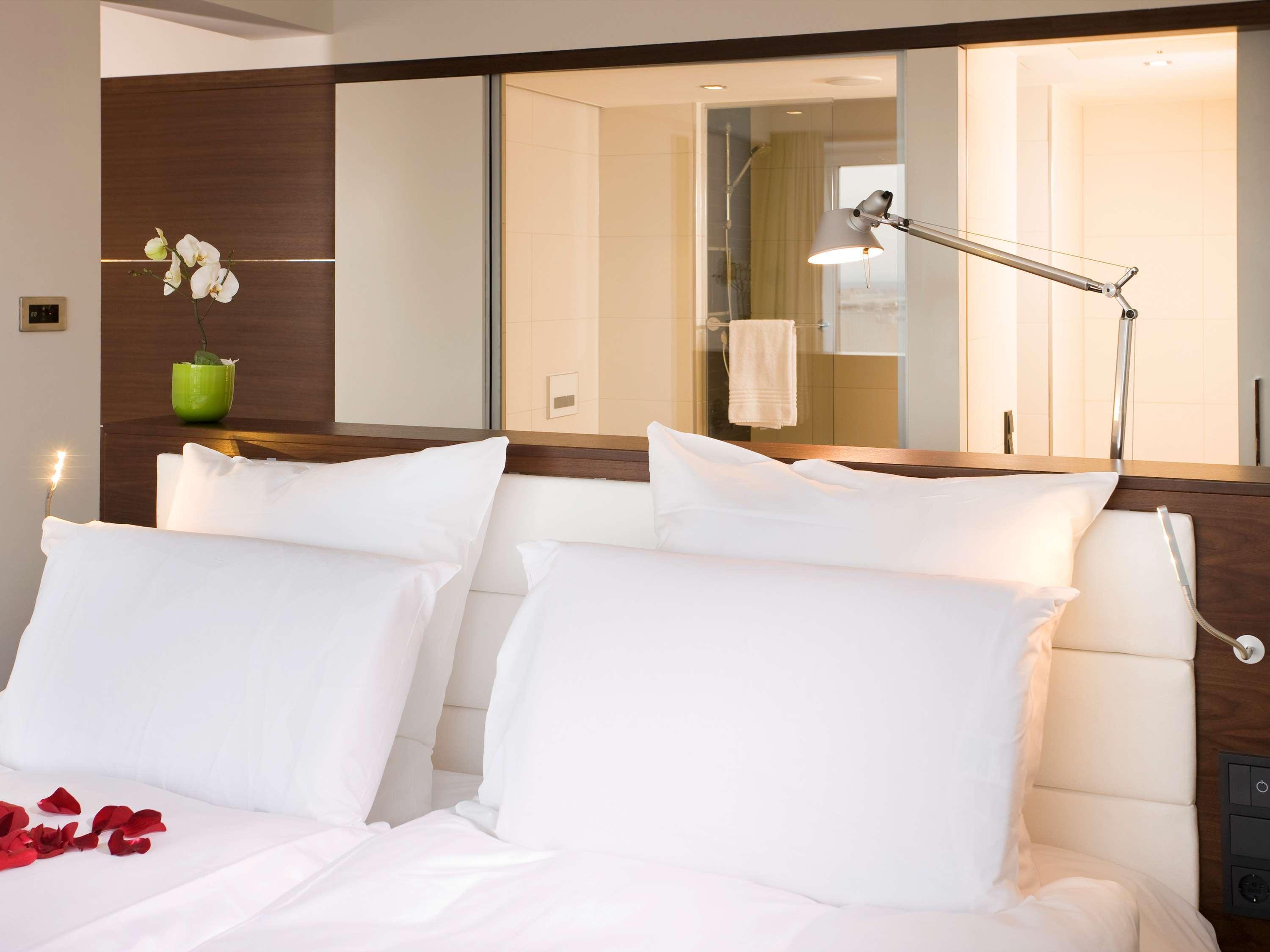 Hotel Pullman Colonia Esterno foto